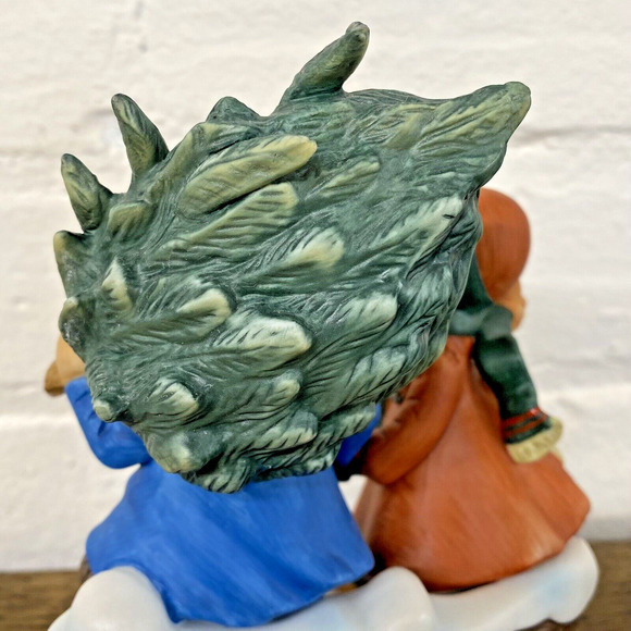 AVON Figurine Sharing The Christmas Spirit (1981) Christmas Memories 1st Edition - Picture 9 of 16